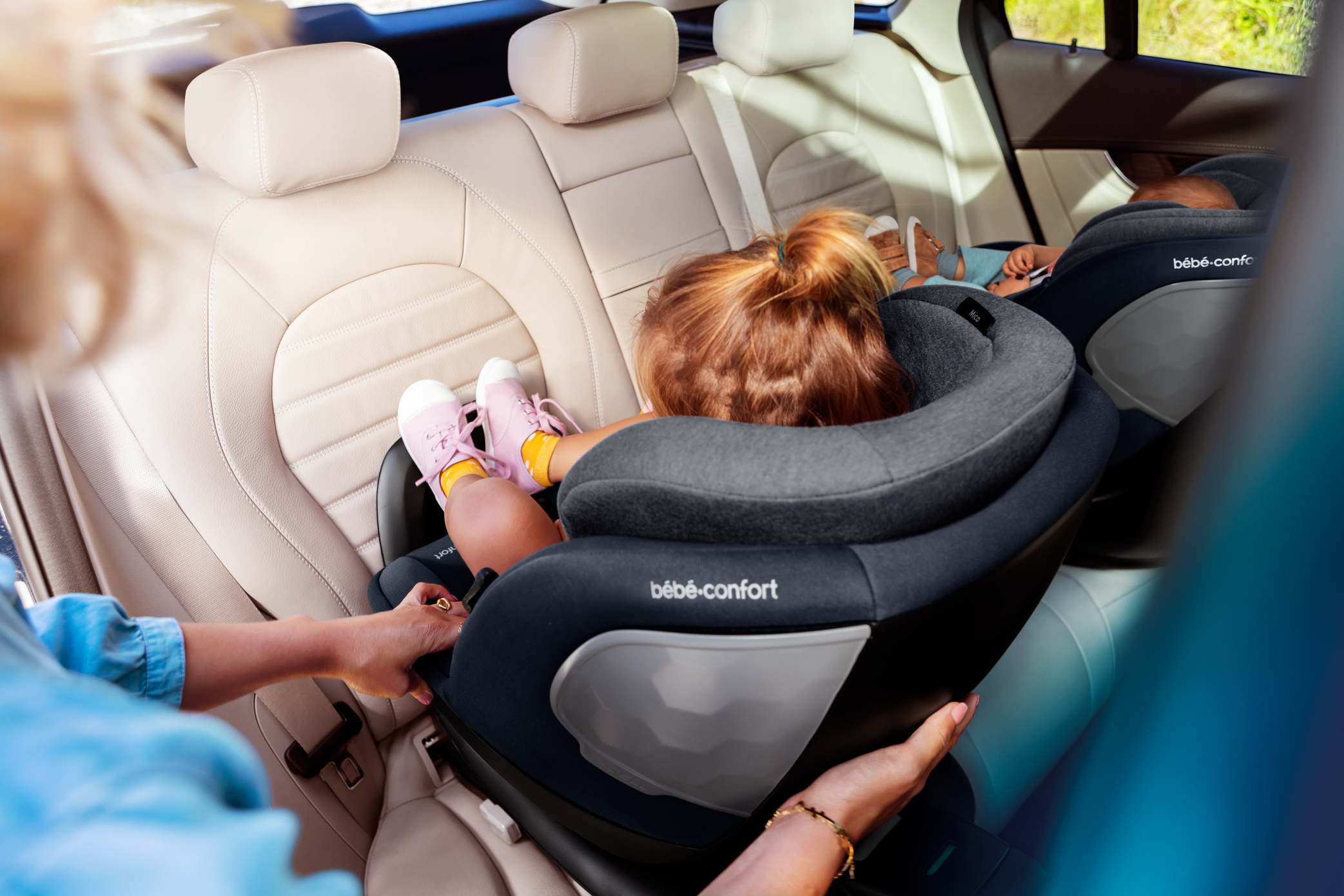 BBC8511_2020_Bebeconfort_carseat_Mica_Lifestyle_Summer_toddlerinrearwardpositioninstalled_Landscape_RGB BBC8511_2020_Bebeconfort_carseat_Mica_Lifestyle_Summer_toddlerinrearwardpositioninstalled_Landscape_RGB